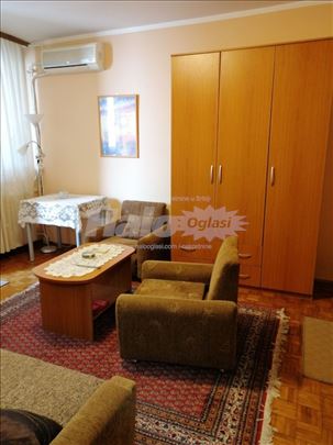 Izadajem 1.5 soban namesten stan u Zemunu