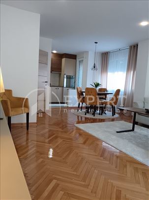 Izdaje se stan na Bulevaru Nemanjića!