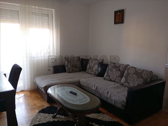 Izdaje se stan na Panteleju, 56m2