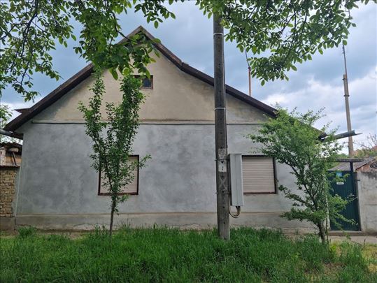 Kuća na prodaju, Feketić