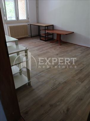 Odličan trosoban stan 81m2, 1.sprat, na top lokac