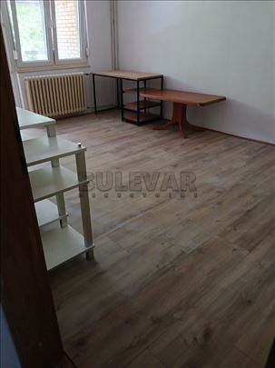 Odličan trosoban stan 81m2, 1.sprat, na top lokac