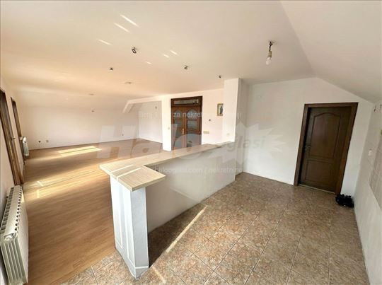 Porodičan svetao 4.0 stan 2 terase 139m² Zvezdara