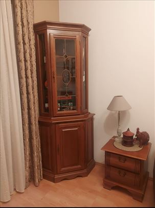 Stilska ugaona vitrina