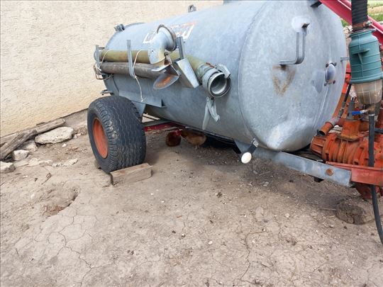 dve pocinkovane cisterne iz uvoza 2800 i 4000 l