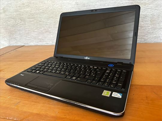 Fujitsu Lifebook ah5-512
