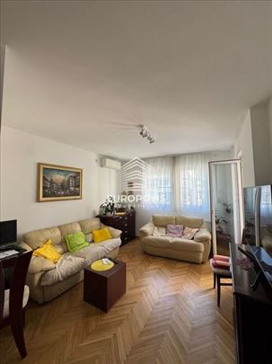 Idealan, porodičan stan na lux lokaciji