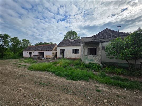 Investiciona prilika – plac i objekti u Kupinovu