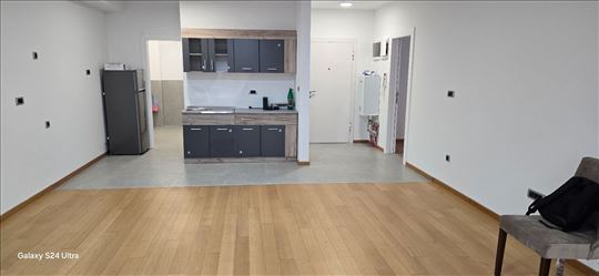 NOV prazan useljiv 3.5 stan
