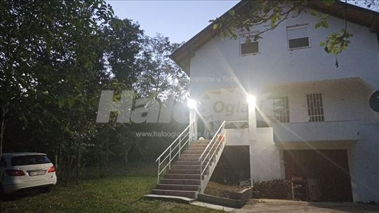 Prelepa vikendica na brdu, 3 km od Pozarevca