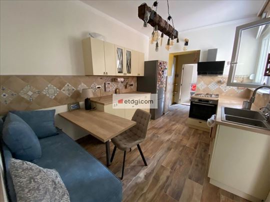 2.5 Salonac u centru Zemuna kod keja
