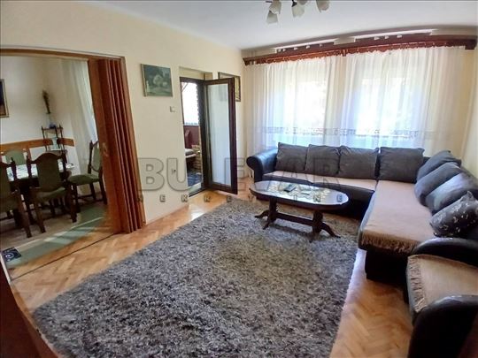 Izdaje se namešten trosoban stan kod parka Svetog