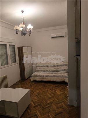 Izdajem namesten stan u Zemunu