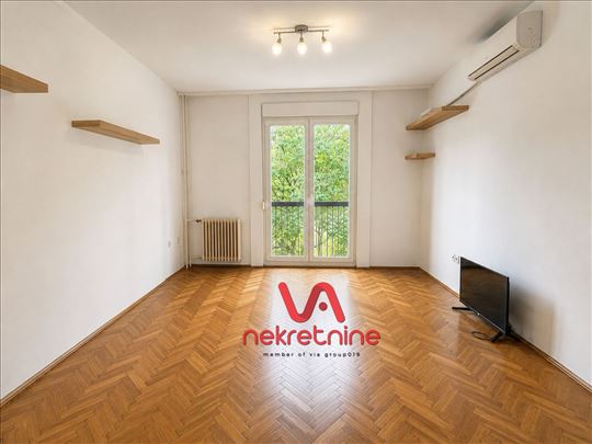 Lep Jednoiposoban Stan 40m2 , Uknjižen
