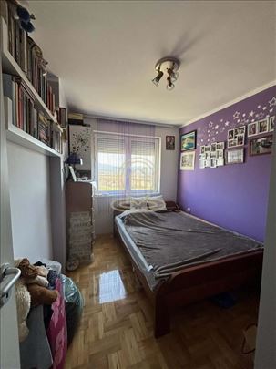 Na prodaju dvoiposoban stan na Panteleju