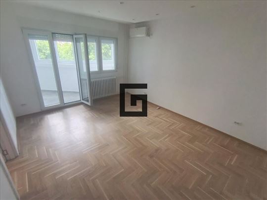 Odlična investicija-stan u centru Zemuna! ID#2078