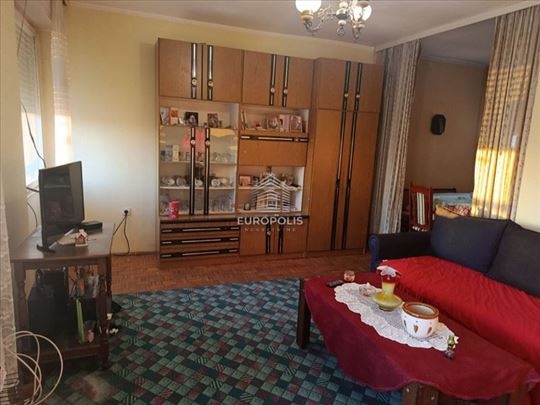 Retka ponuda-porodični stan u najboljem delu Borče