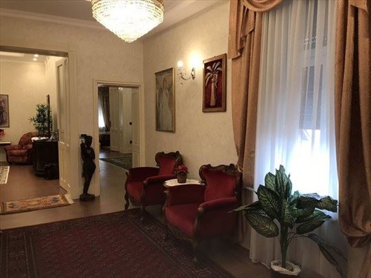 Bežanijska, 140m2 + terasa 25m2, u staroj vili