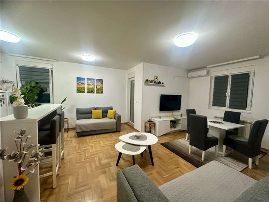 Dvosoban stan 52m² + parking mesto – Obrenovac