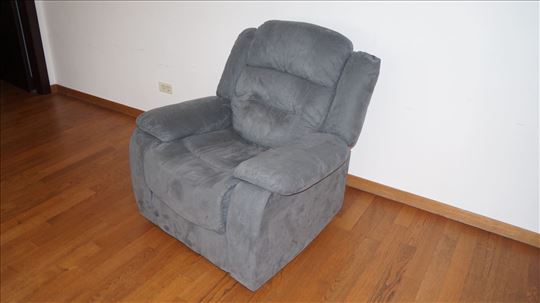 Fotelja od sive tkanine na rasklapanje relax