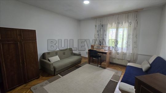 Izdaje se sprat kuće kod Dif-a, 102m2, na prvom s