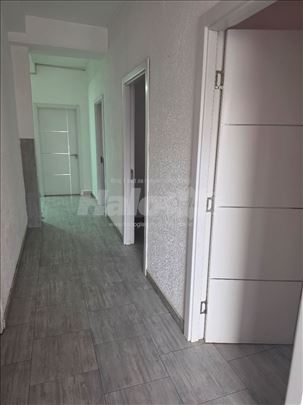 Izdajem smeštaj za radnike!Borča, blizina TC Šopi!