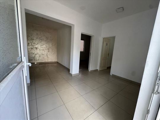 Ratka Mitrovica, 100m2, sest zasebnih prostorija.
