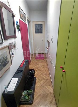U zelenilu, svetao