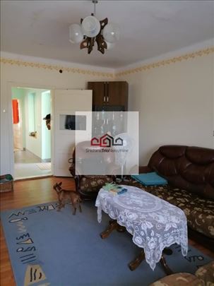 Čurug prodaje se kuća na Placu Od 2158 M2