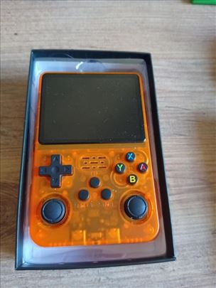 Game Master R36S rucna gaming konzola