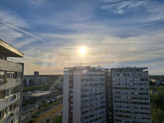Izuzetan 1.5 stan u Mercedes zgradi