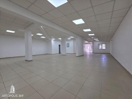 Odličan poslovni prostor sa 10 parking mesta ID#12