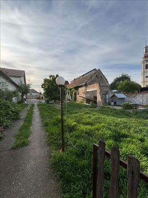 Stari Banovci 166+186m2 restoran, 14 ari uknjiženo