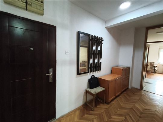 Trosoban stan kod Saborne crkve u Nišu