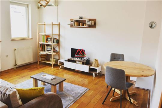 Veoma lepa garsonjera - 27m2 - Kisačka