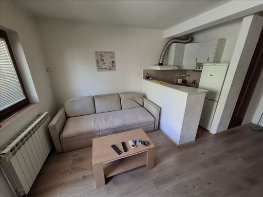 Žarkovo, 38,50m2,1.5sob, vpr/4,gas,namešten,terasa