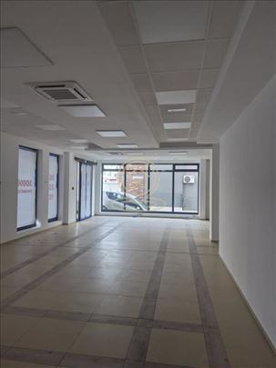 Izdaje se lokal od 245 m² u Erdogliji, Kragujevac