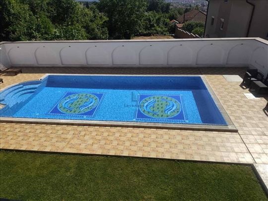 Lux stan u kući sa bazenom, Jajinci, 115m2