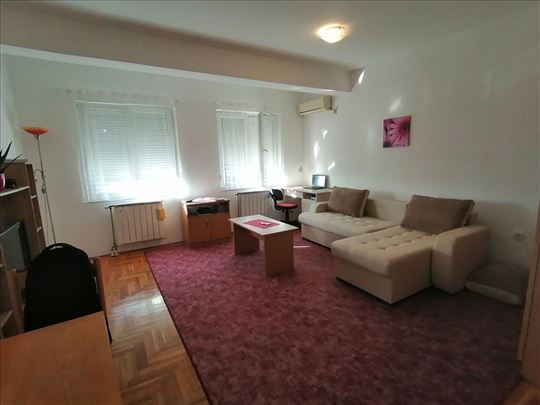 Nameštena novija garsonjera 30m2, gas grejanje