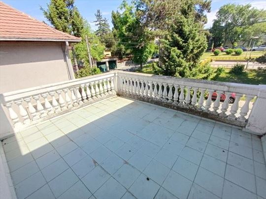 Prostrana, svetla kuća za pp, Voždovac, ID 3635