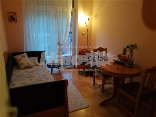 1.5 stan sa balkonom u novijoj zgradi,blizina BW