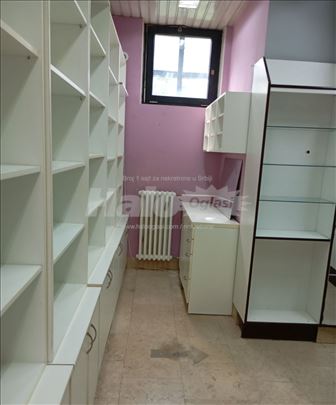 Izdajem lokal na spratu u Požeškoj
