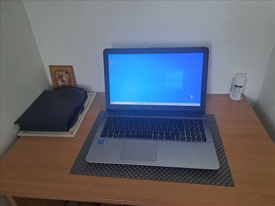 Laptop Asus F541S, displej 15.6 inca