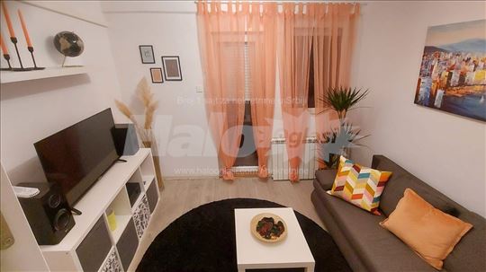 Moderan, duplex u centru grada, pored cafea June