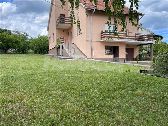 Porodicna kuca na atraktivnoj lokaciji