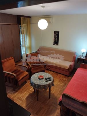 Izdajem sobu devojci u bloku 70, Novi Beograd 