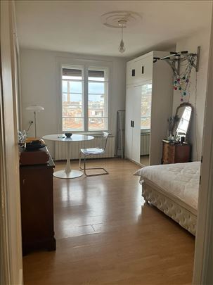 Stari grad garsonjera za izdavanje odmah useljiva