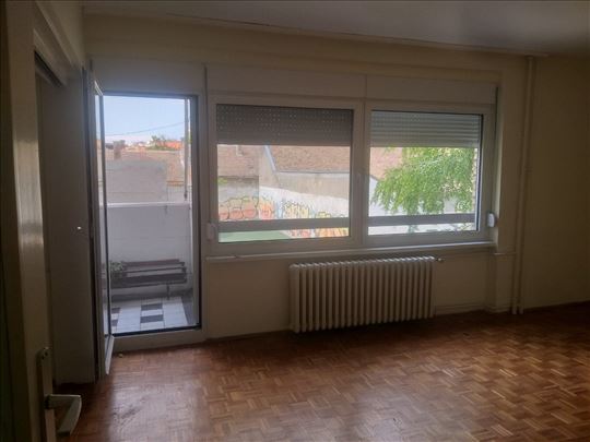 Centar, kej 1.0 prazan stan 