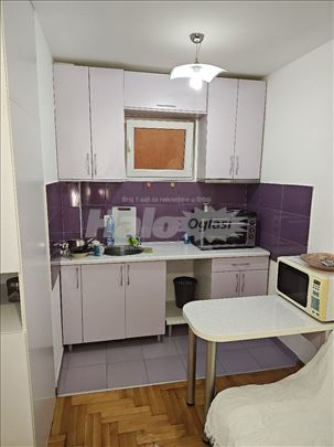Dvosoban stan, kod Đeram pijace