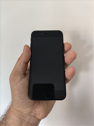 Iphone 7 128gb crni